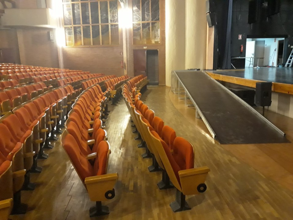 Fer accessible l'escenari del Teatre Auditori Felip Pedrell per persones amb mobilitat reduÃ¯da